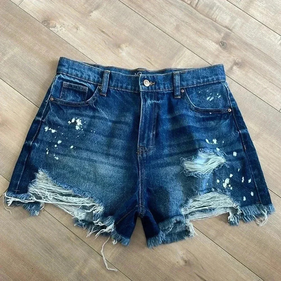 4/$25 No Boundaries Distressed Paint Splatter Junior Shorts Sz 9 - Picture 1 of 6